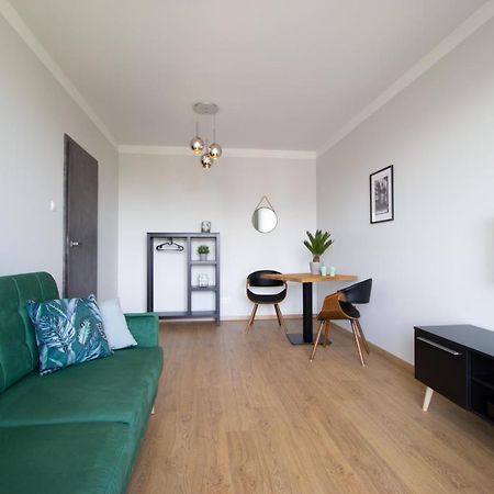 Patio Praga Metro Apartment Warsaw Exterior photo